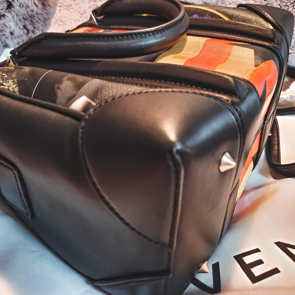 Givenchy Medium Lucrezia Bag: Rebel Yelp - Picture 4 of 11